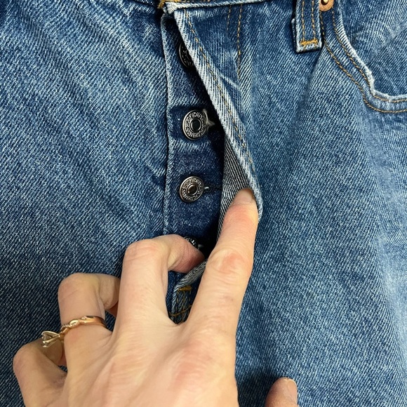 Levi's Wedgie High Rise Tapered Leg Jean Size 31 - Picture 5 of 11